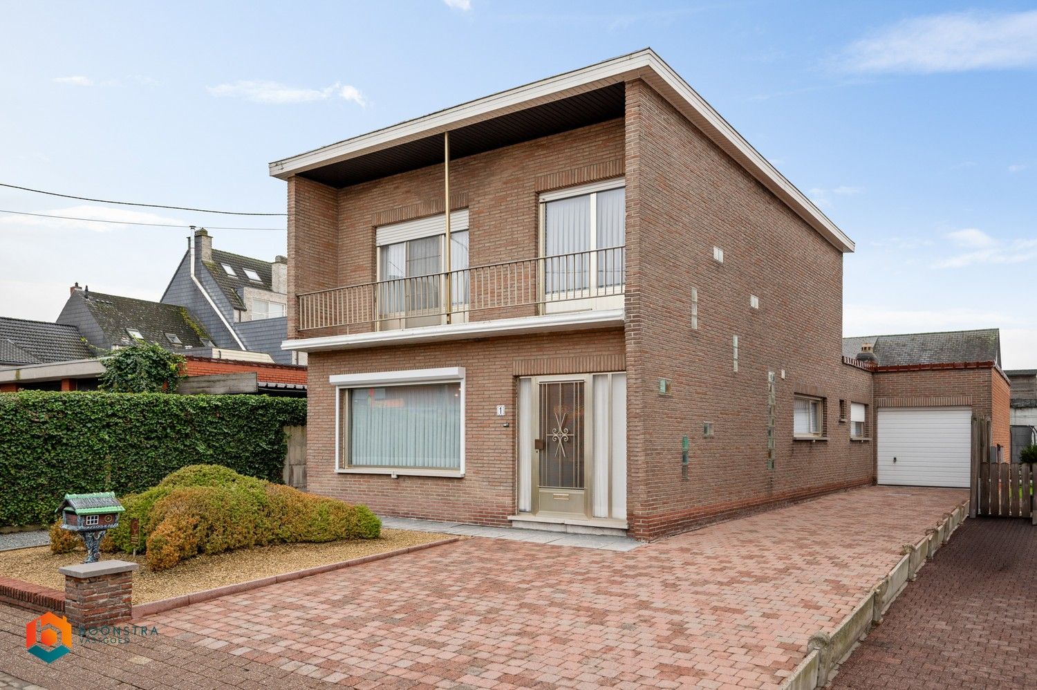 Hoofdfoto van de publicatie: Op te frissen woning met 3 slpkrs in centrum Putte