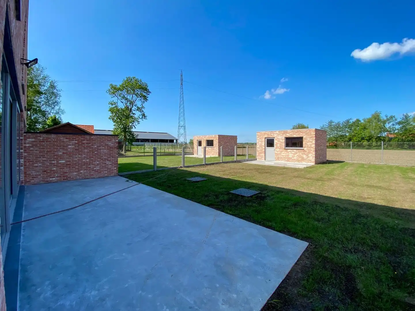 Prachtige nieuwbouwwoning met 3 slaapkamers, carport en tuin met tuinberging. foto 20