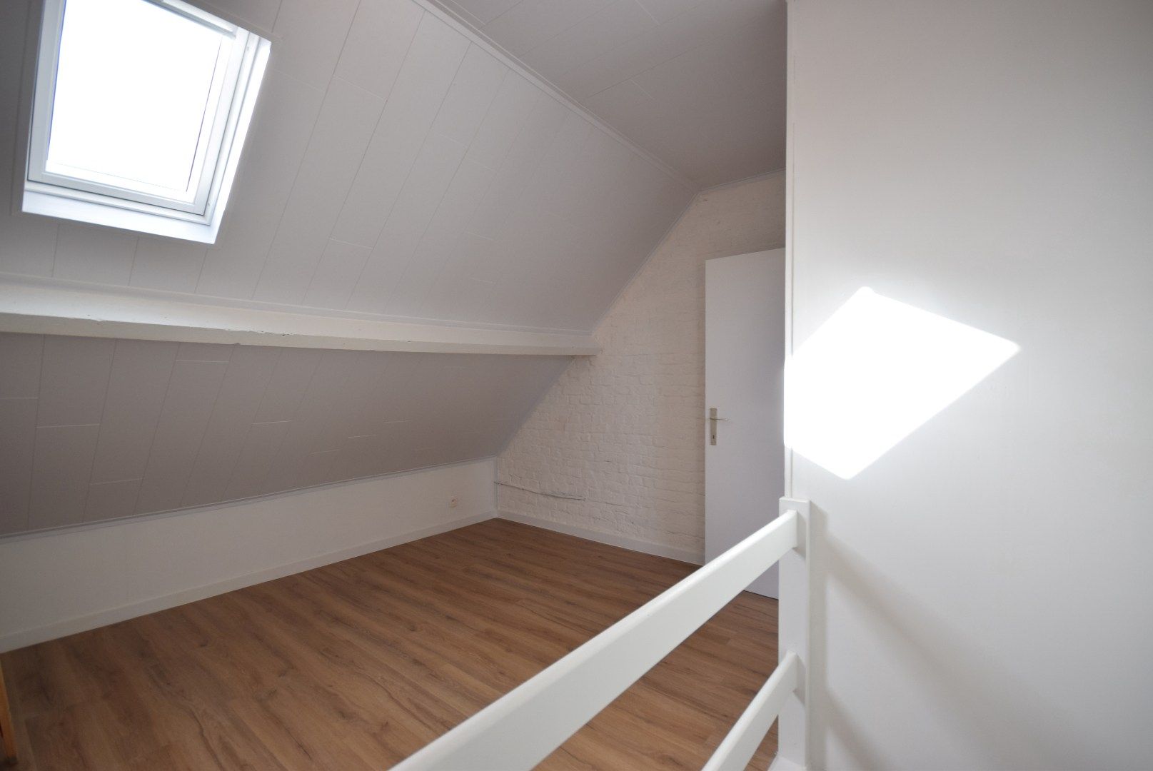 Instapklare rijwoning te koop in Roeselare – rustig gelegen nabij centrum en park foto 13