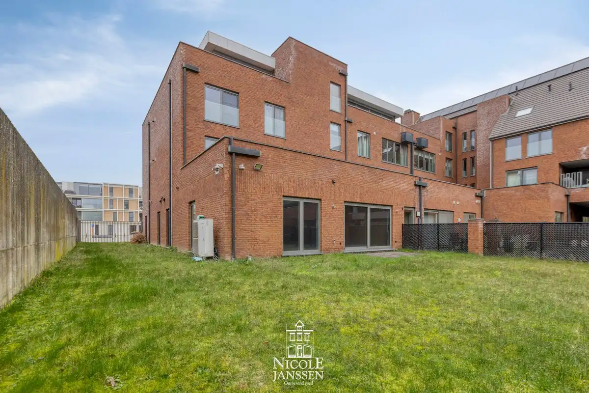 Gelijkvloers instapklaar handelspand foto 21