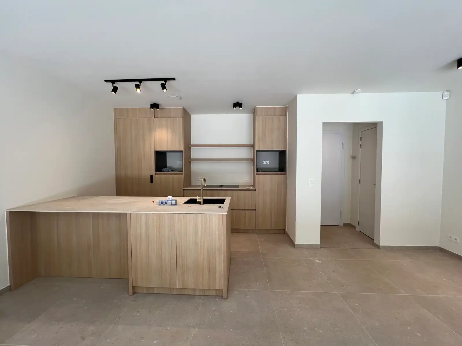 Luxueus nieuwbouw GLV met 1 slpk, terras, berging en parking foto 5