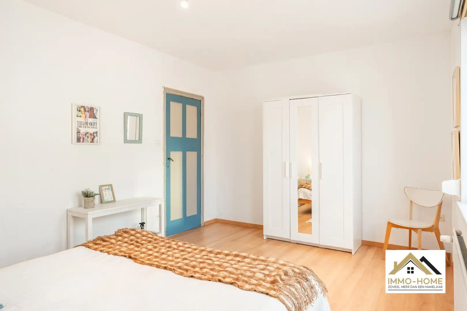 Lichtrijke halfopen bebouwing op toplocatie foto 19