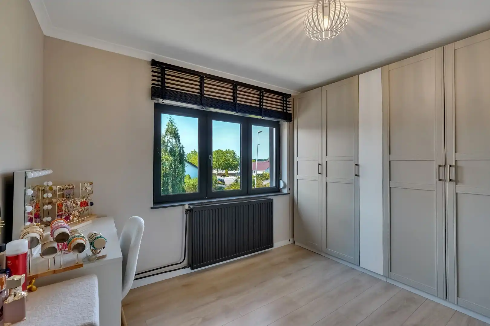 INSTAPKLARE GEZINSWONING MET ZWEMBAD, SAUNA EN RUIME TUIN OP TOPLOCATIE IN LANAKEN foto 15