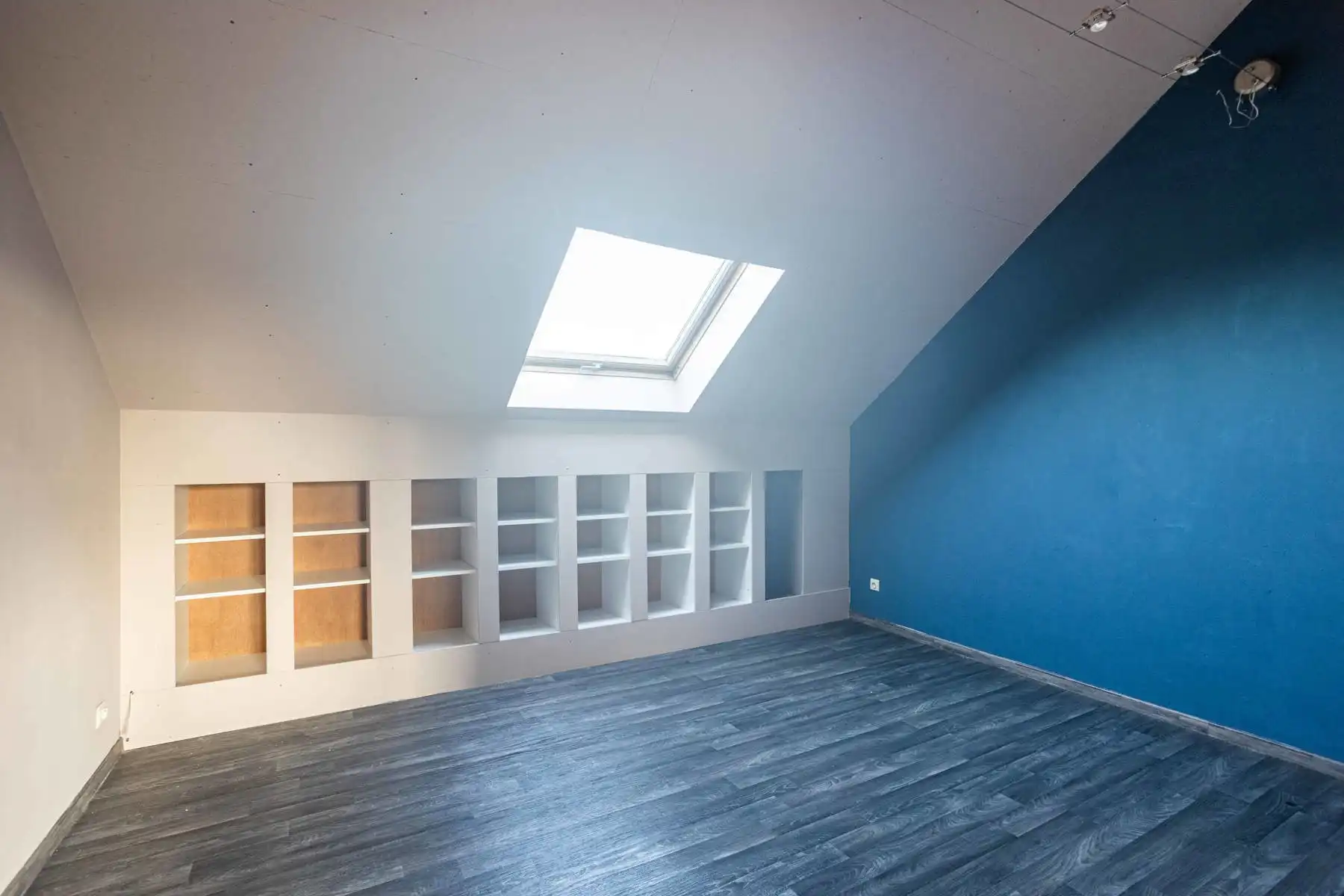 Te koop: ruim dakappartement met terras en private parking foto 13