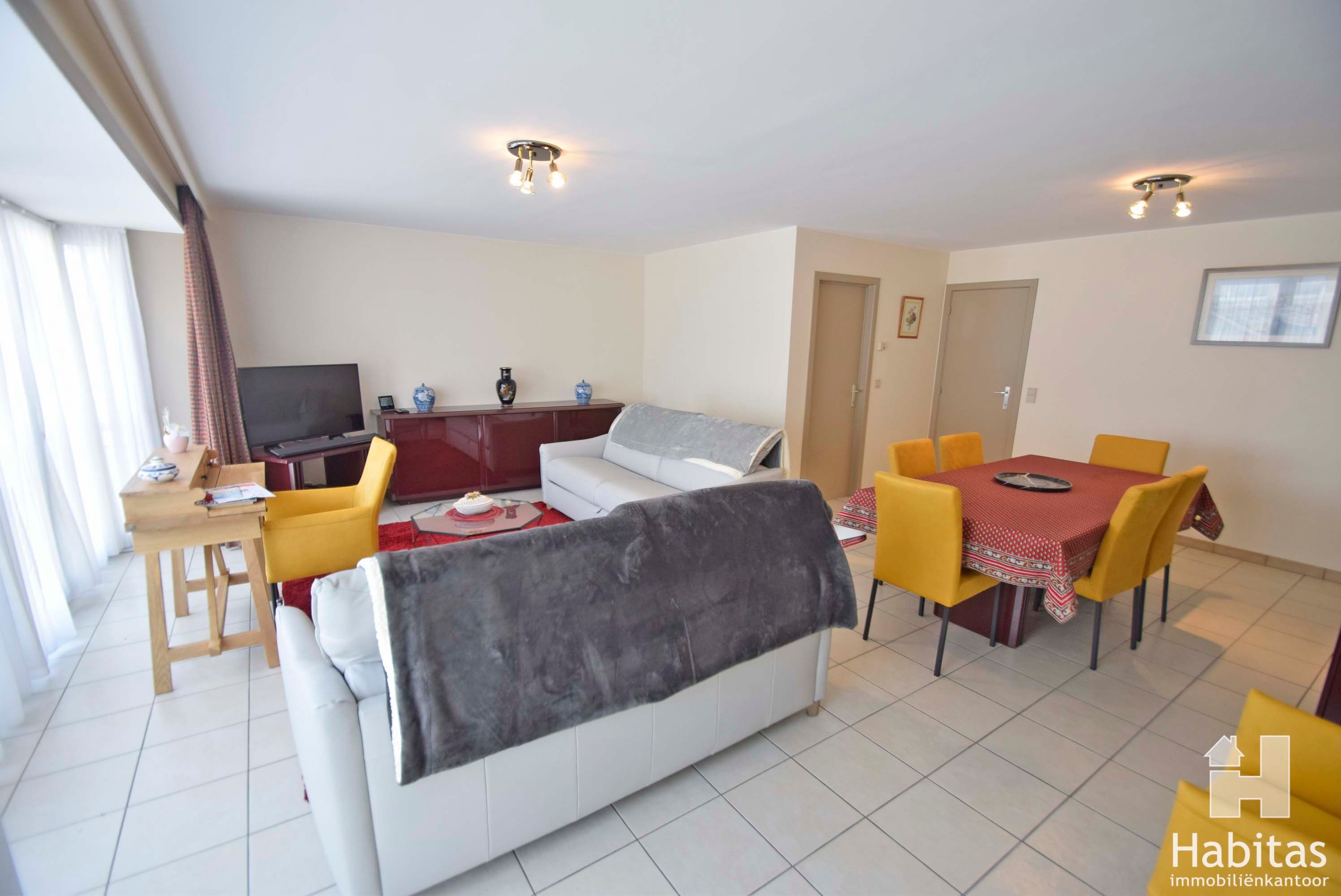 Bijzonder ruim appartement op de 1ste verd. van een perfect onderhouden residentie foto 4