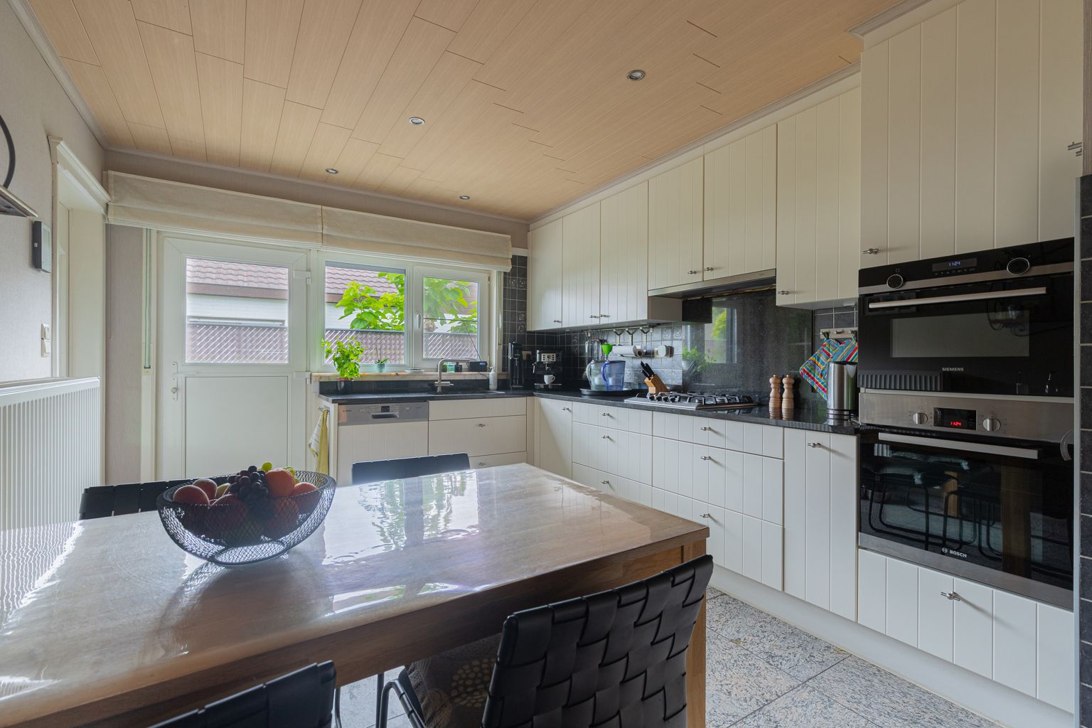 Rustig gelegen bungalow met 3 slaapkamers! foto 6