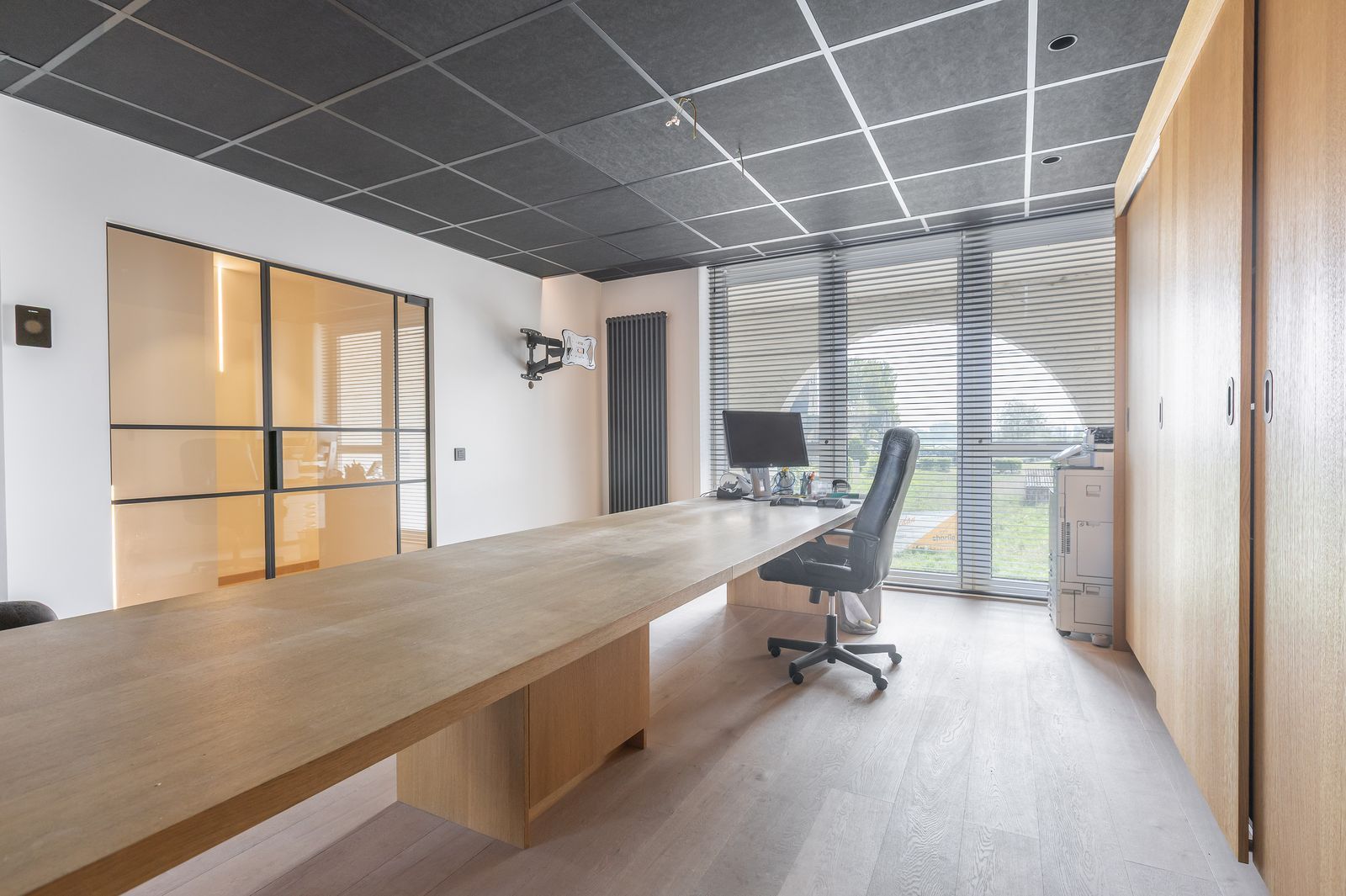 Grote eigendom met winkel, 2 appartement én prachtige loods foto 23