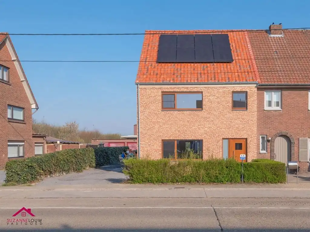 Instapklare gezinswoning, volledig gerenoveerd foto {{pictureIndex}}