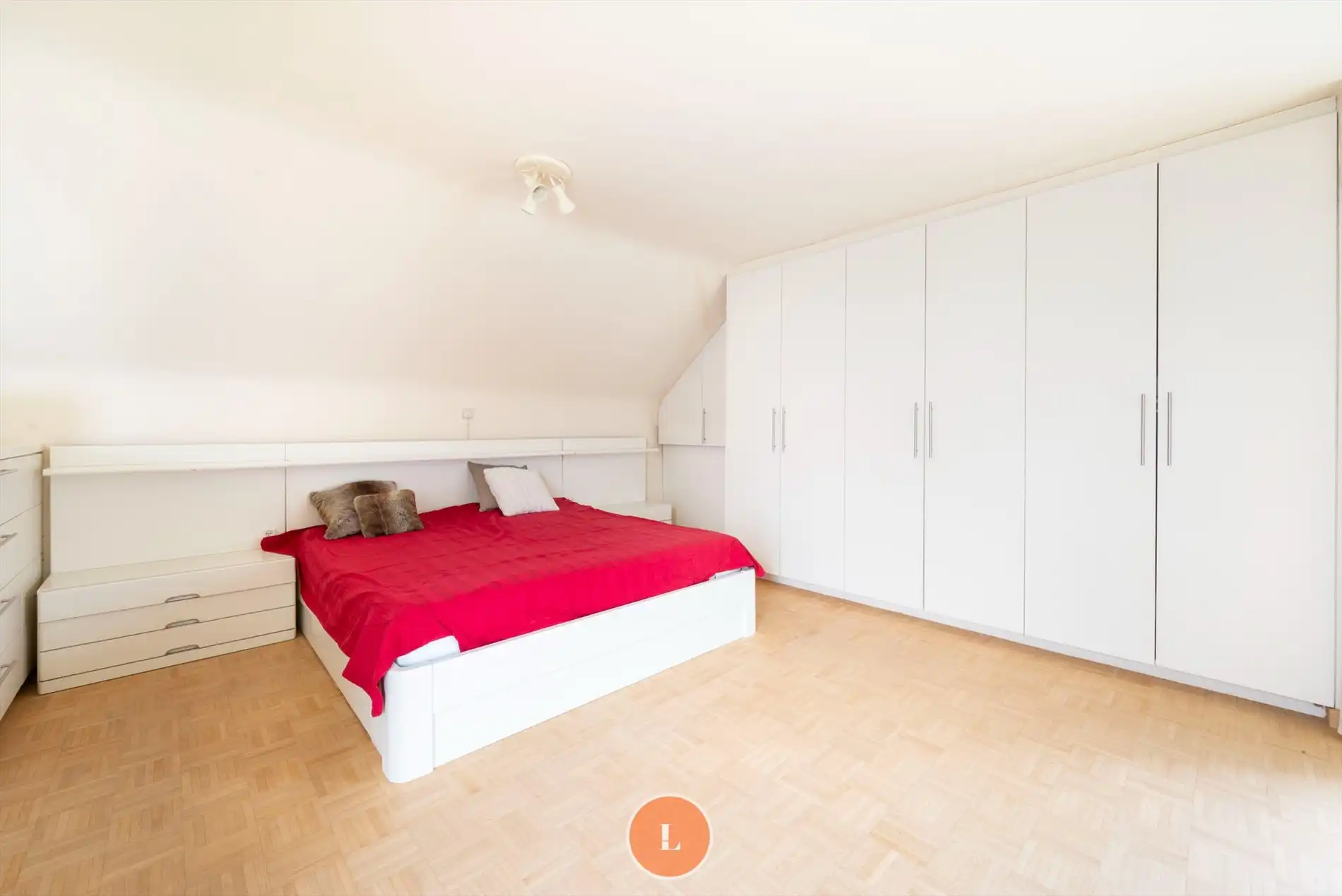 Villa met praktijkruimte en vijver op 1349m² foto 14
