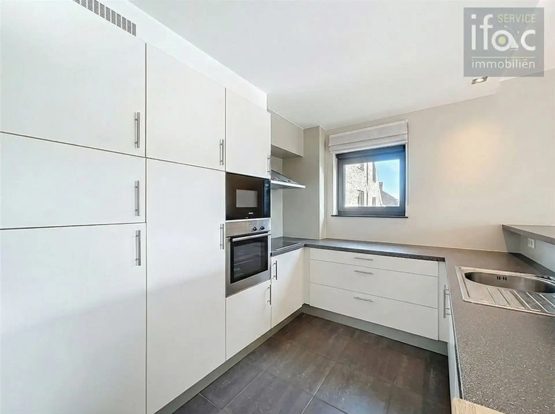 Modern duplexappartement met garage en extra staanplaats foto 4