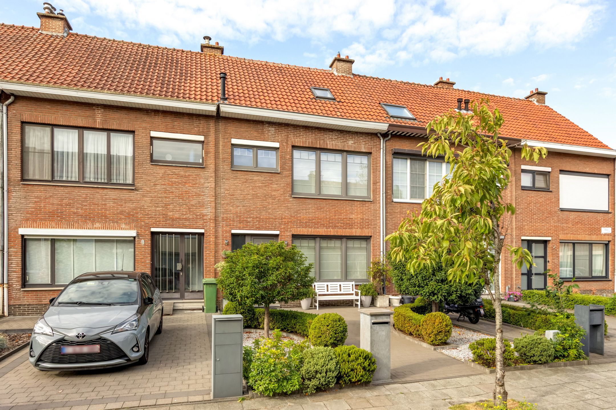 Instapklare woning met tuin 3/4 slaapkamers te Nachtegalenhof Hoboken foto 2