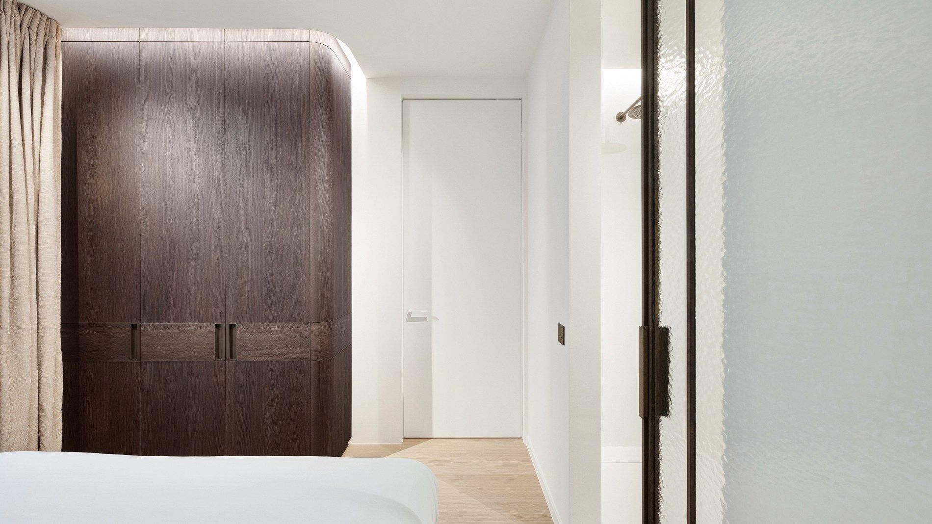 Exclusief, uiterst luxueus afgewerkt appartement gelegen op de Zeedijk Zoute. Aankoop parking mogelijk foto 24