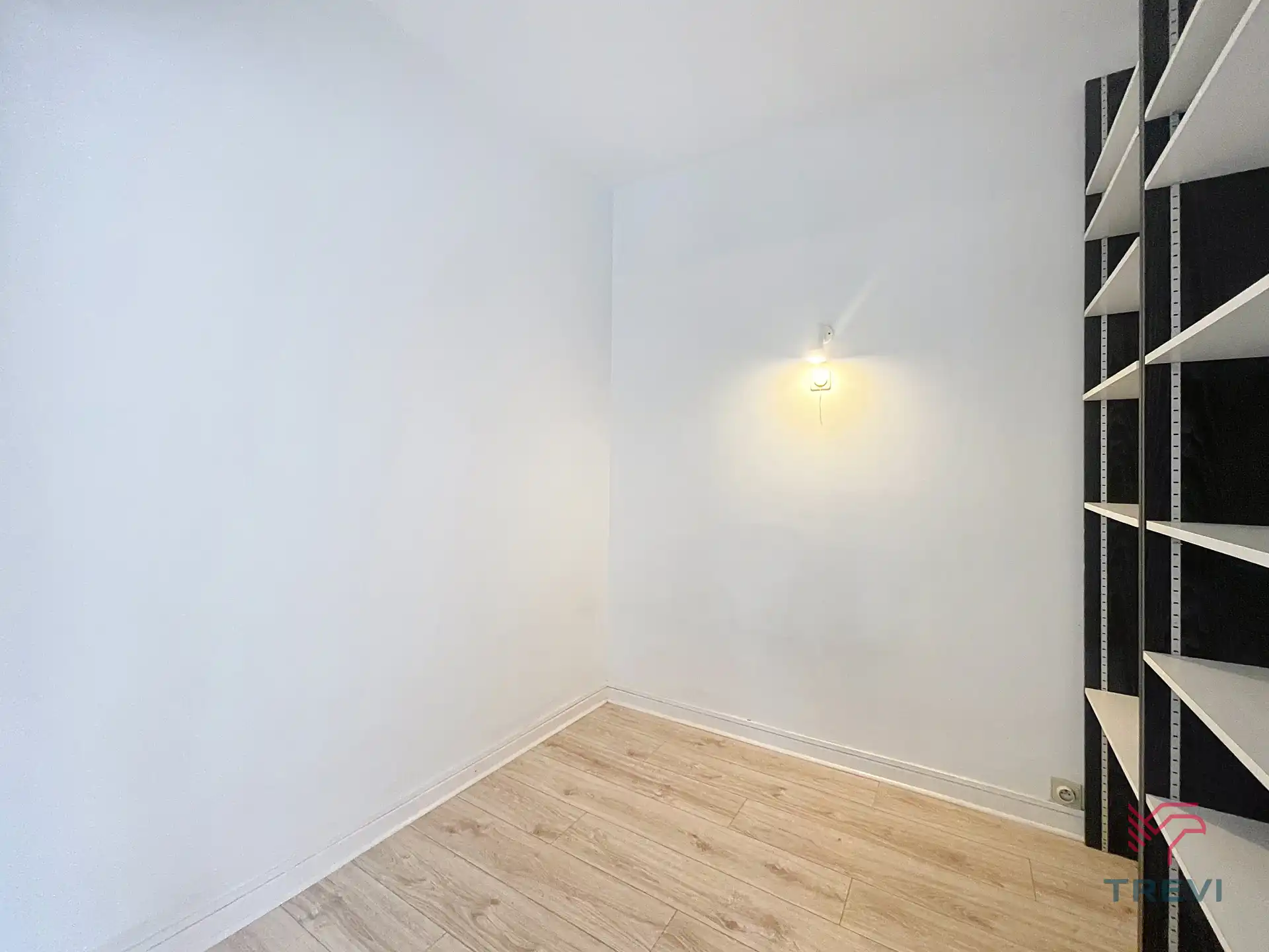 Ruime studio vlak bij Stéphanie foto 6