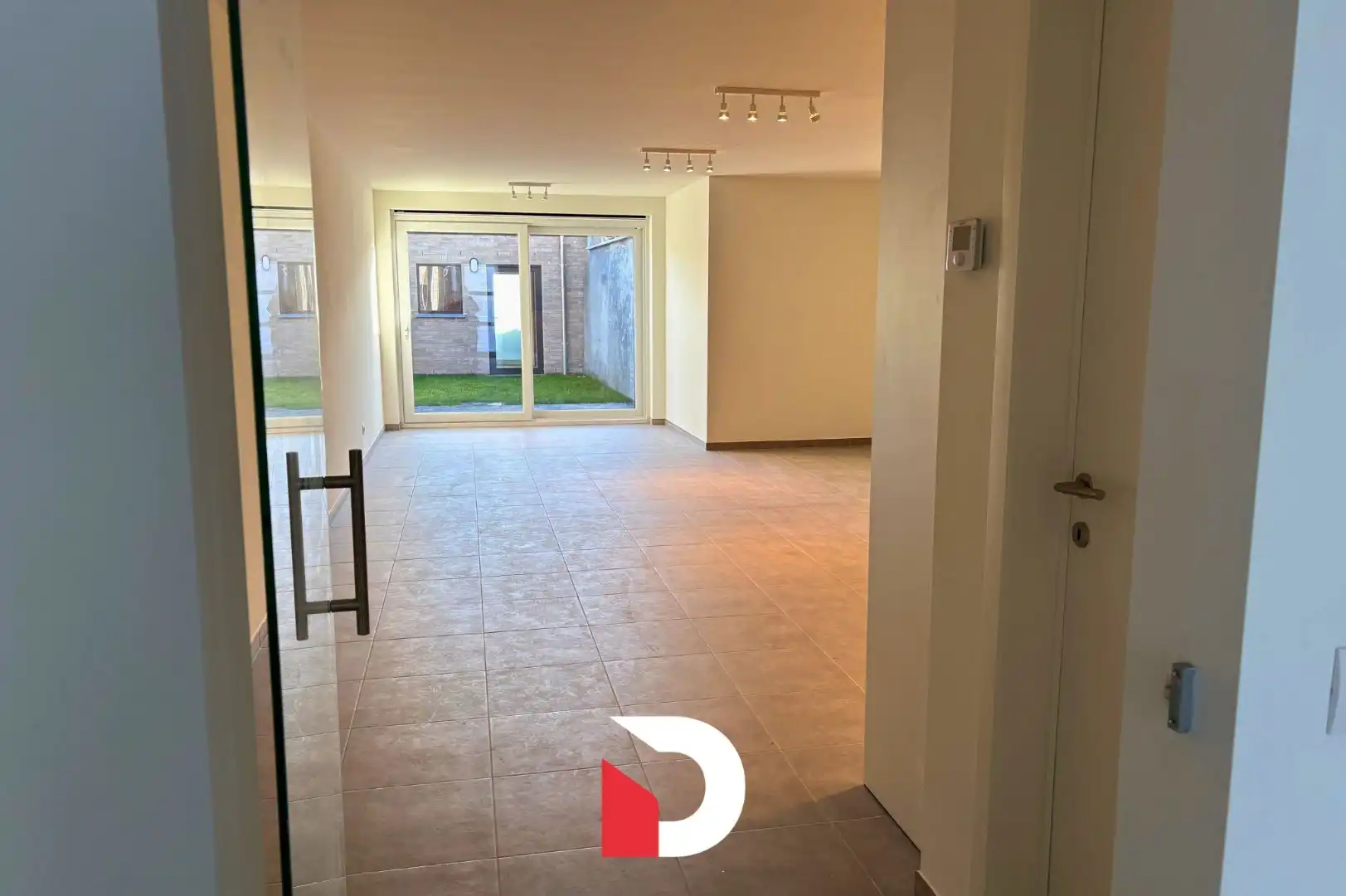 Ruime nieuwbouwwoning met 3 slaapkamers, 2 badkamers. foto 4