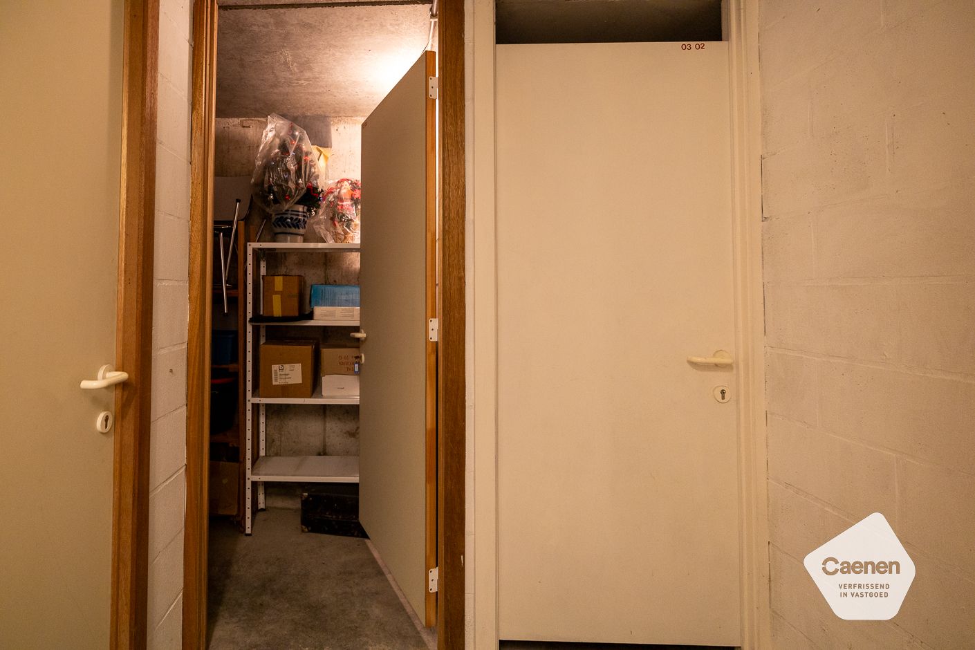 Ruim woonappartement in goede staat foto 17