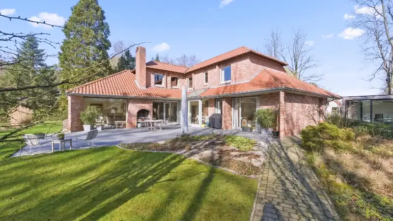 Exclusief gelegen villa van 345m² op 30 are met grote vijver foto 19