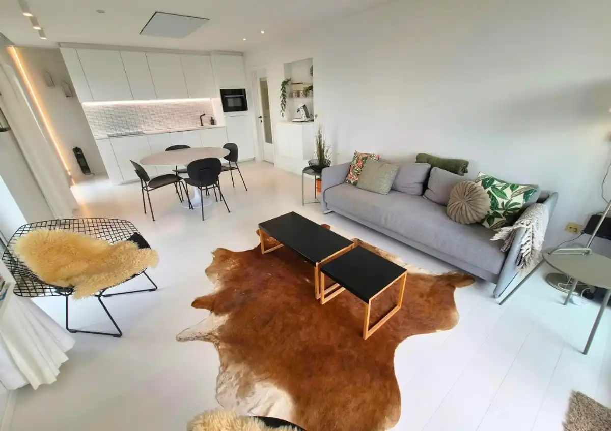 HOEKAPPARTEMENT MET PANORAMISCH ZEEZICHT TE KOOP IN DE PANNE : foto {{pictureIndex}}