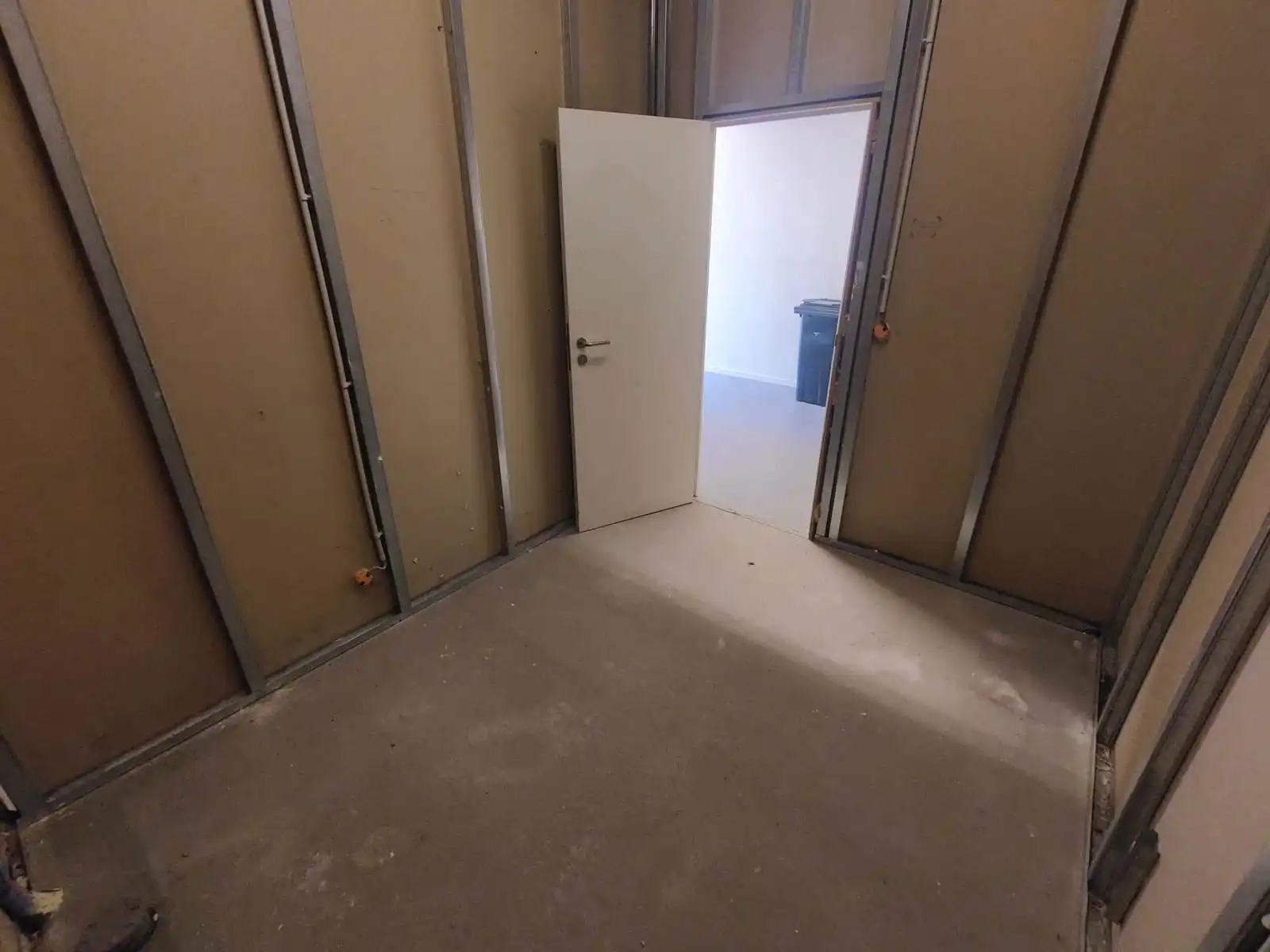 Handelspand in het commercieel centrum van Beveren foto 6