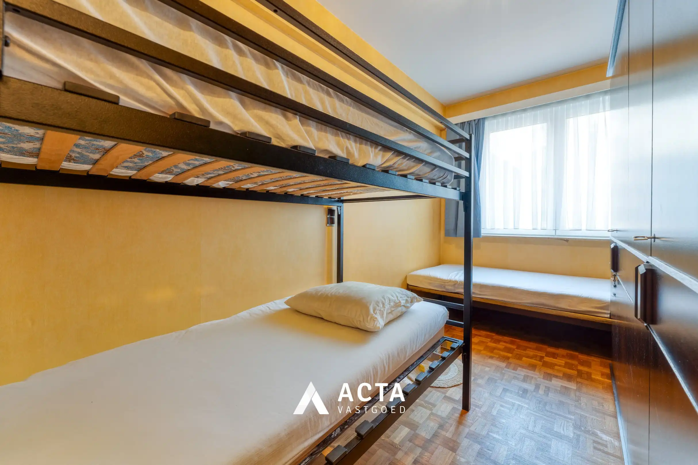 Centraal gelegen appartement met twee slaapkamers nabij zeedijk foto 11