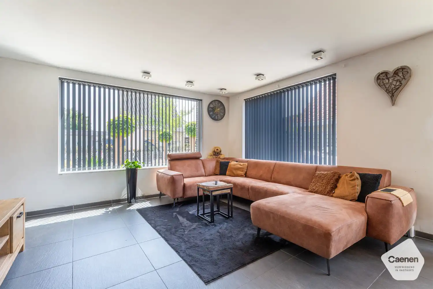 Moderne bungalow met 3 slaapkamers, aangelegde tuin en zwembad. foto 4