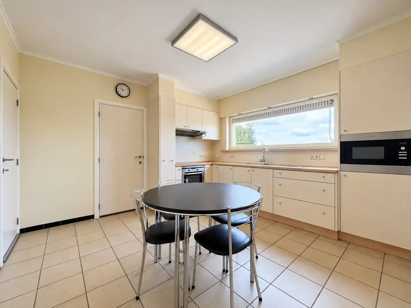 Passendale – Halfopen woning met ruime oprit, tuin en garage foto 9