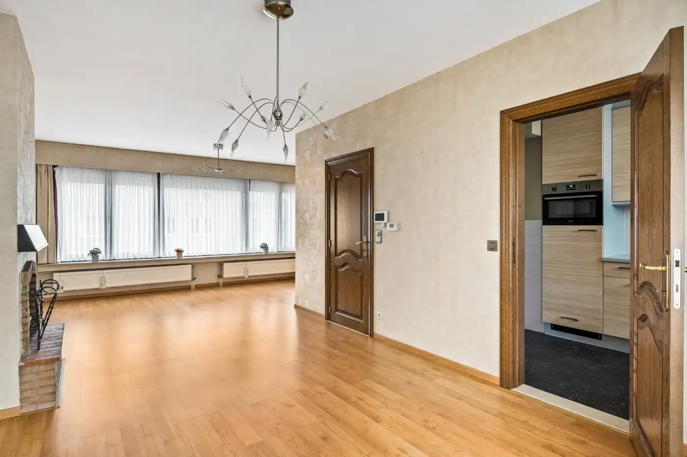 Centraal gelegen beletage-woning met 3 slpk., inpandige garage en tuin foto 4