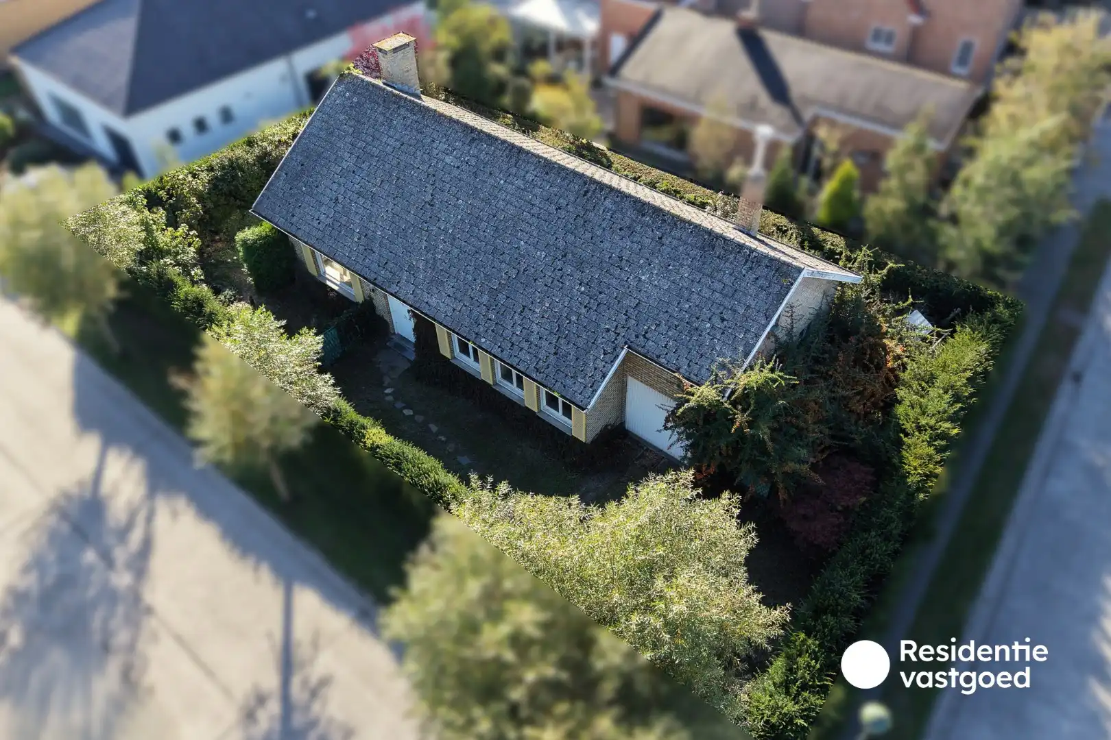 Hoofdfoto van de publicatie: Te renoveren bungalow of bouwgrond op gegeerde ligging in Assebroek