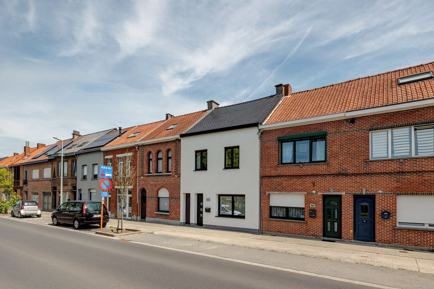 Moderne gezinswoning in het centrum van Beveren-Waas (EPC145) foto {{pictureIndex}}