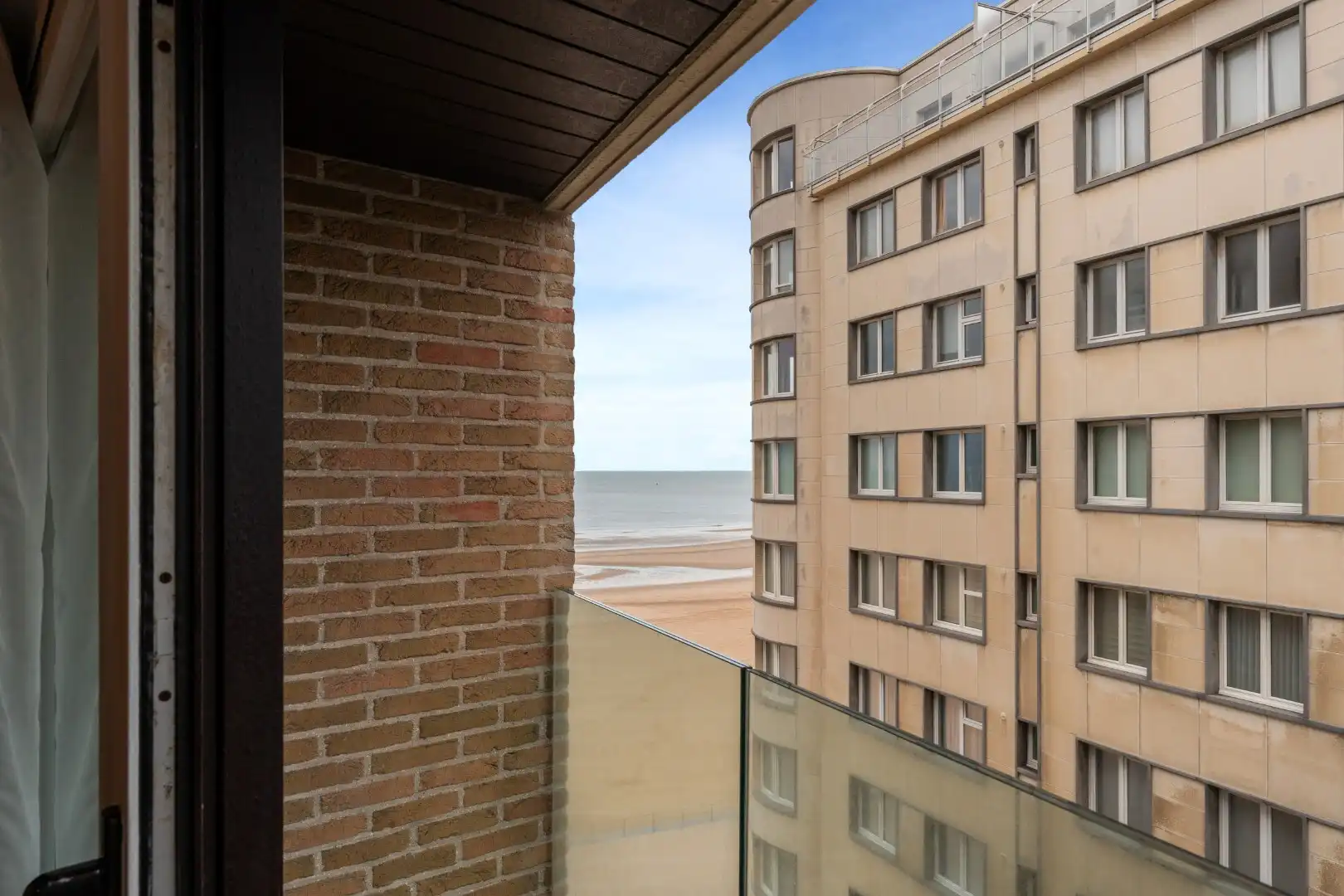 STUDIO MET ZIJDELINGS ZEEZICHT EN TERRASJE OP TOPLIGGING foto 4