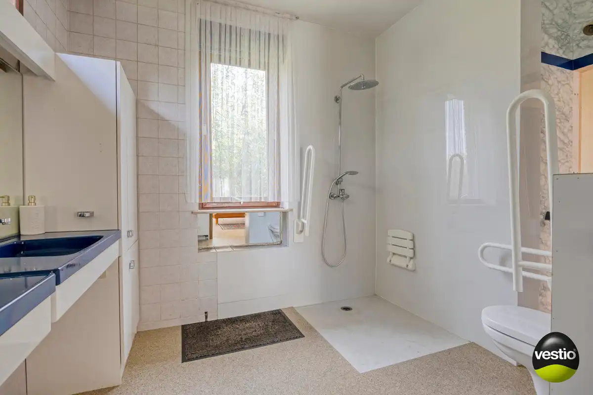 RUIME RESIDENTIEEL GELEGEN VILLA OP 46A89CA NABIJ CENTRUM BILZEN. foto 28