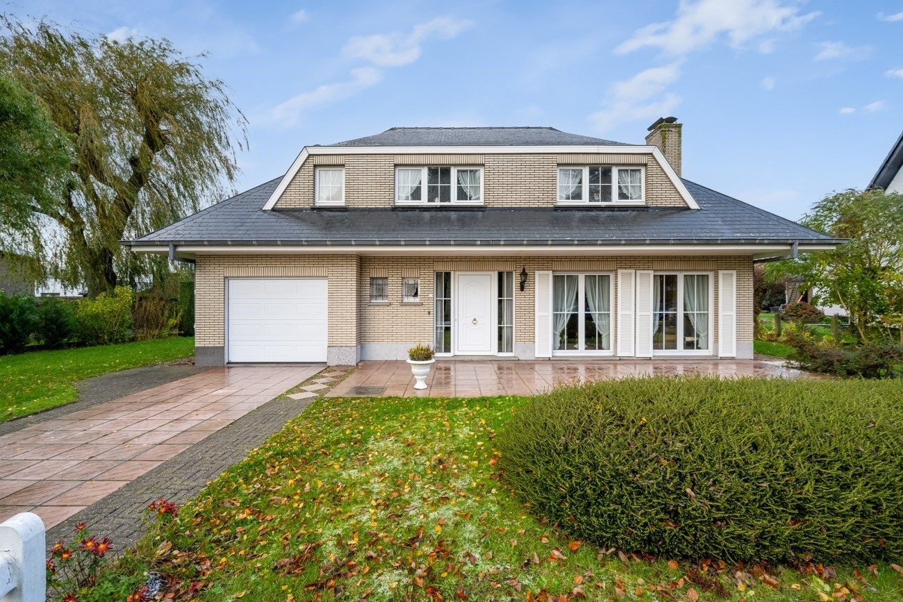 Hoofdfoto van de publicatie: Perfect onderhouden villa nabij centrum Evergem