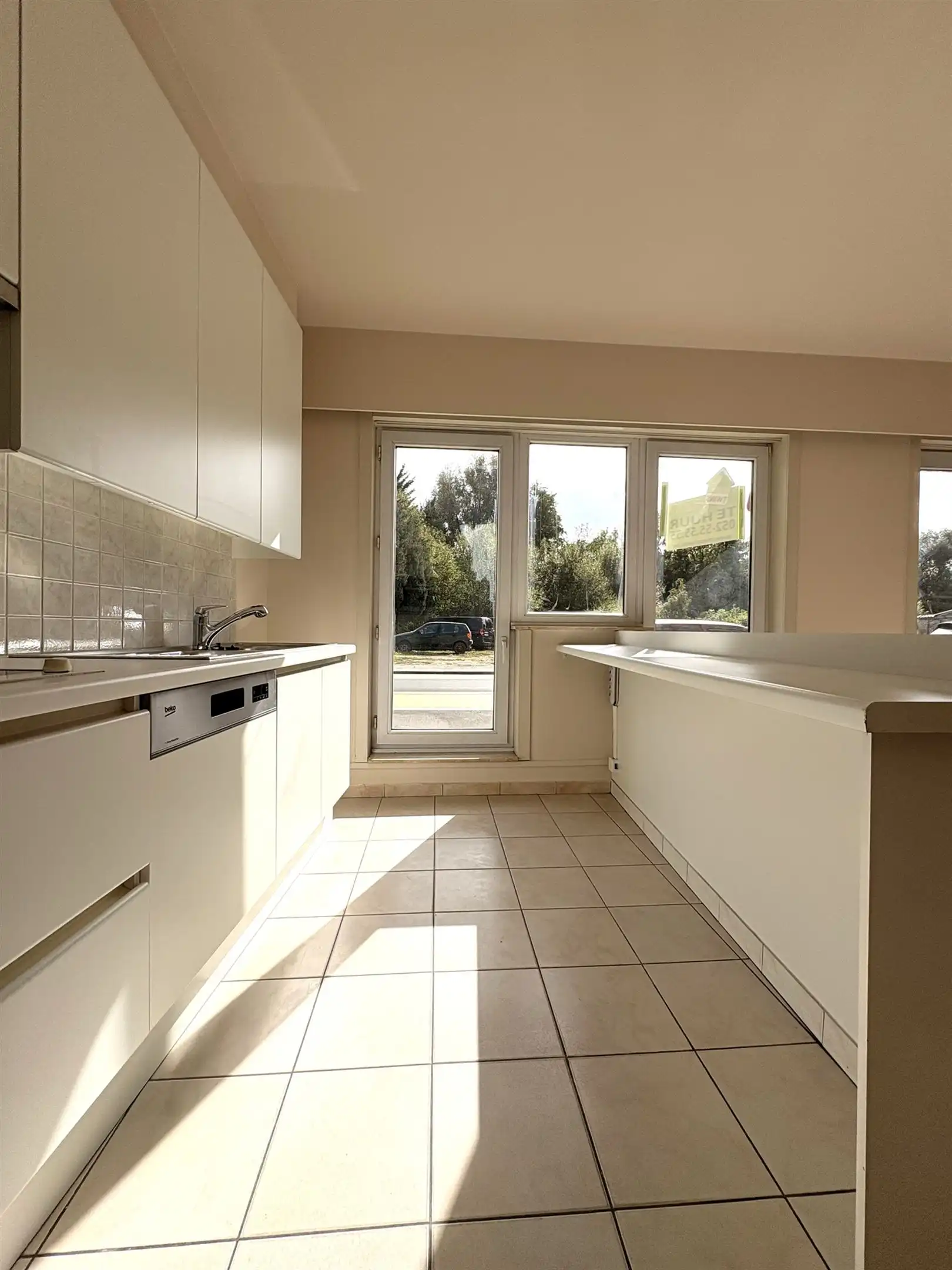 Volledig gerenoveerd gelijkvloers appartement foto 8