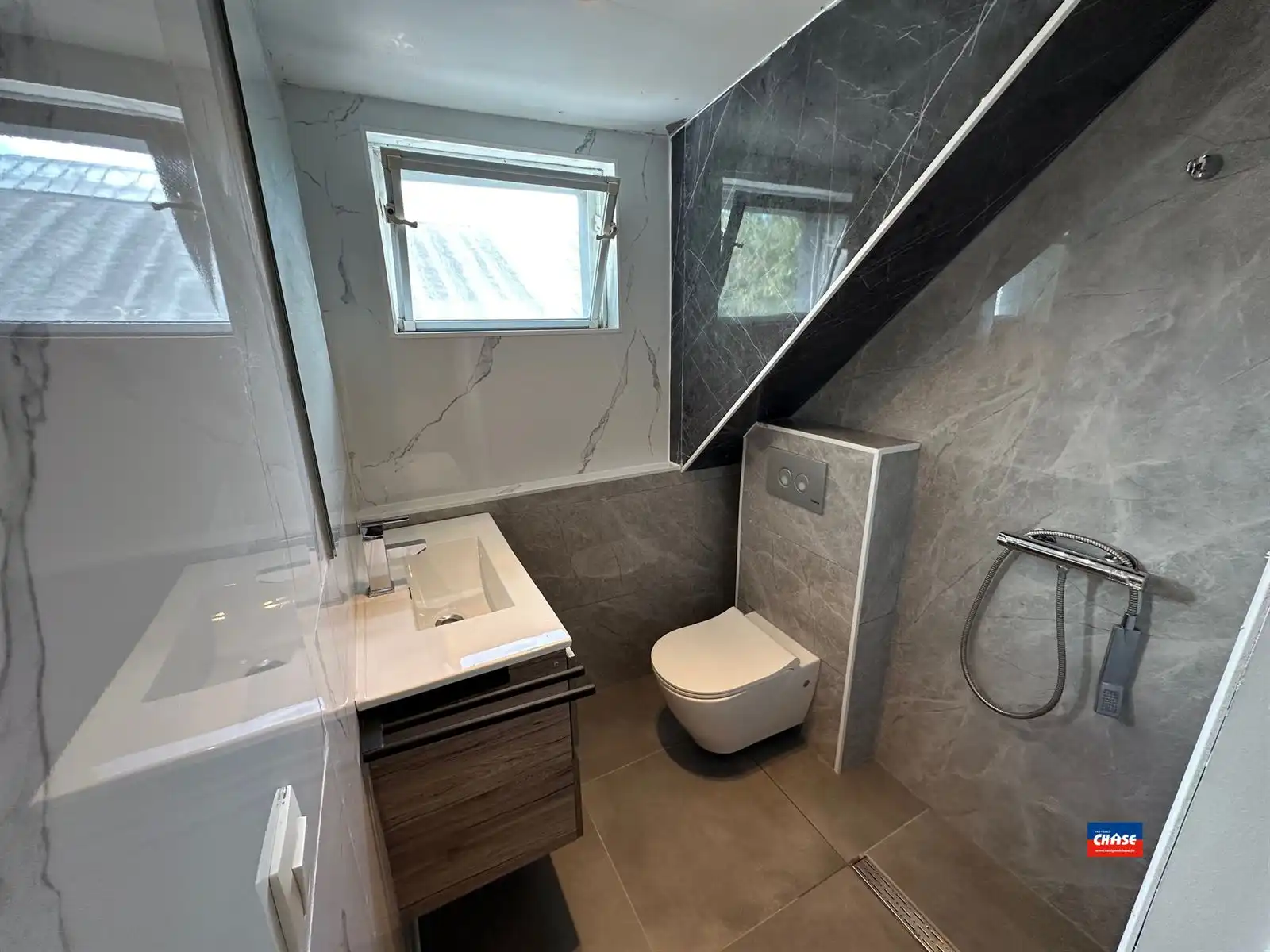 Rijwoning met 3 slaapkamers, 2 badkamers en terras foto 15