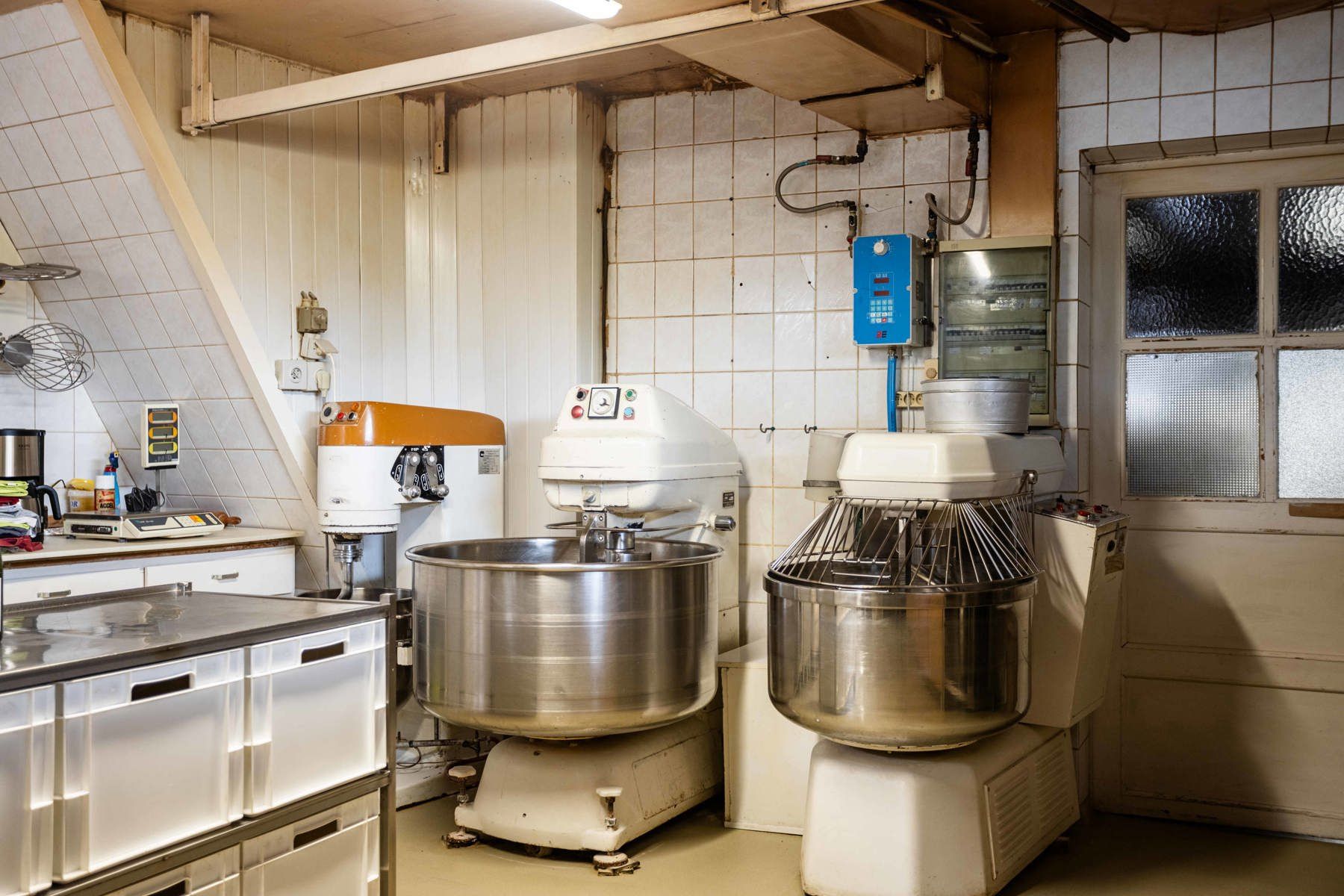 Handelswoning met ruime parking en prachtige parktuin foto 19
