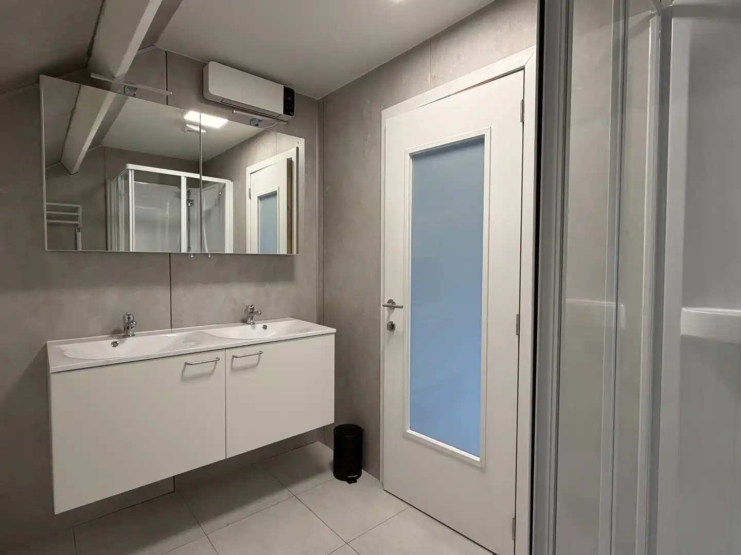 Moderne duplex met twee slaapkamers foto 14