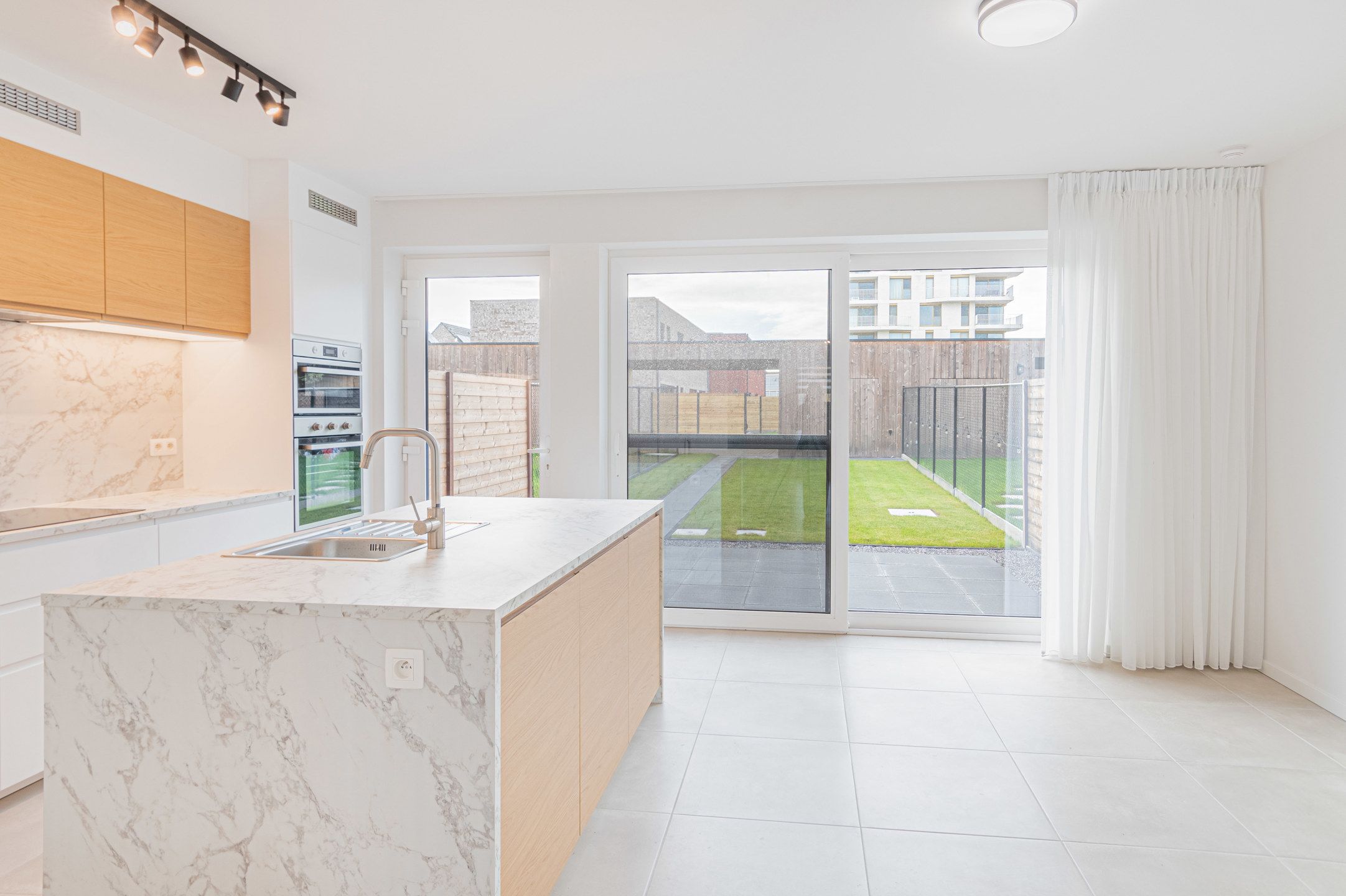 Moderne nieuwbouw woning met 4 slaapkamers! foto 2