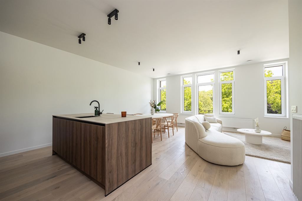 Kwaliteitsvol gerenoveerd appartement met zonnig terras foto {{pictureIndex}}