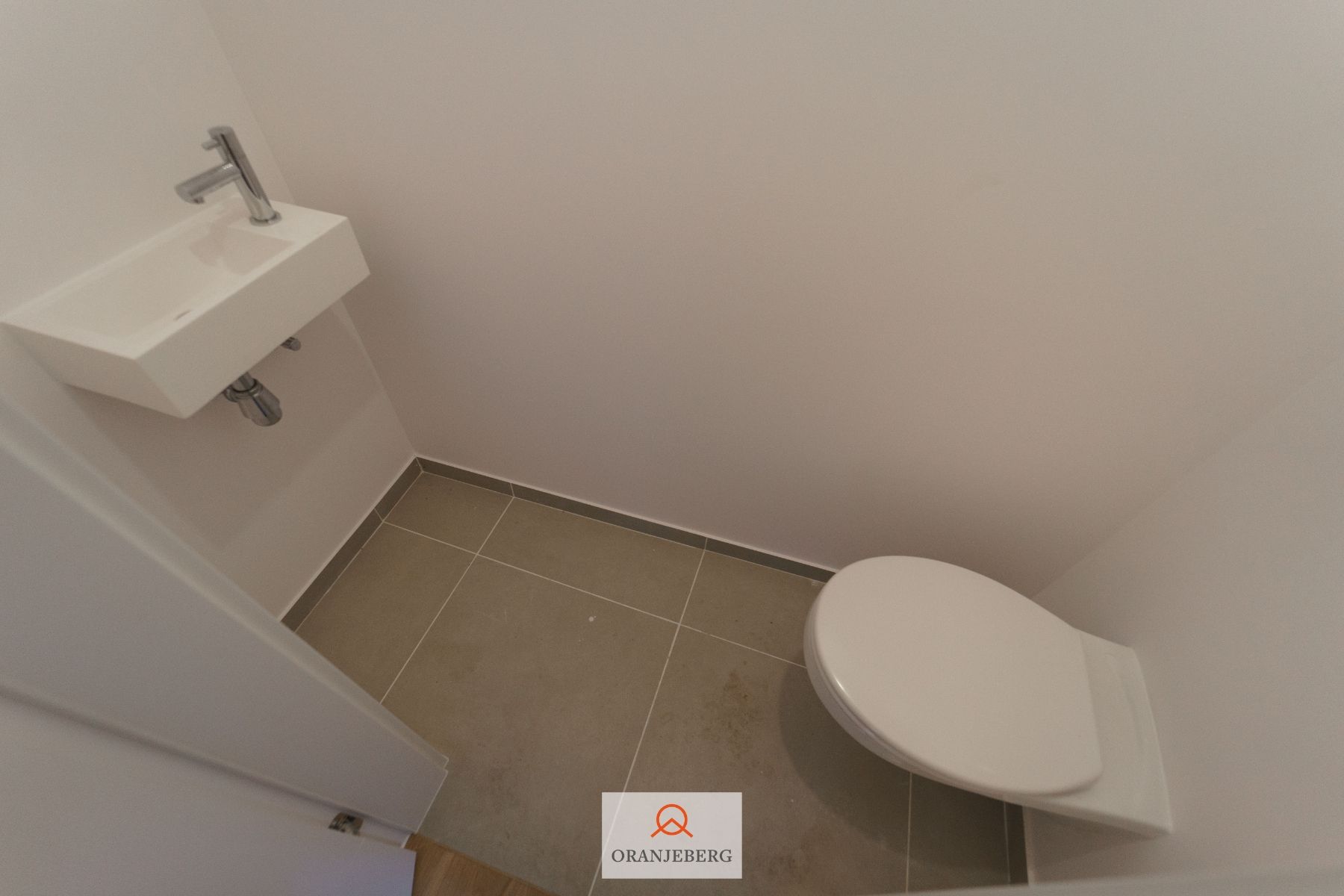 Gerenoveerd gelijkvloers appartement vlakbij station Gent-Sint-Pieters foto 18
