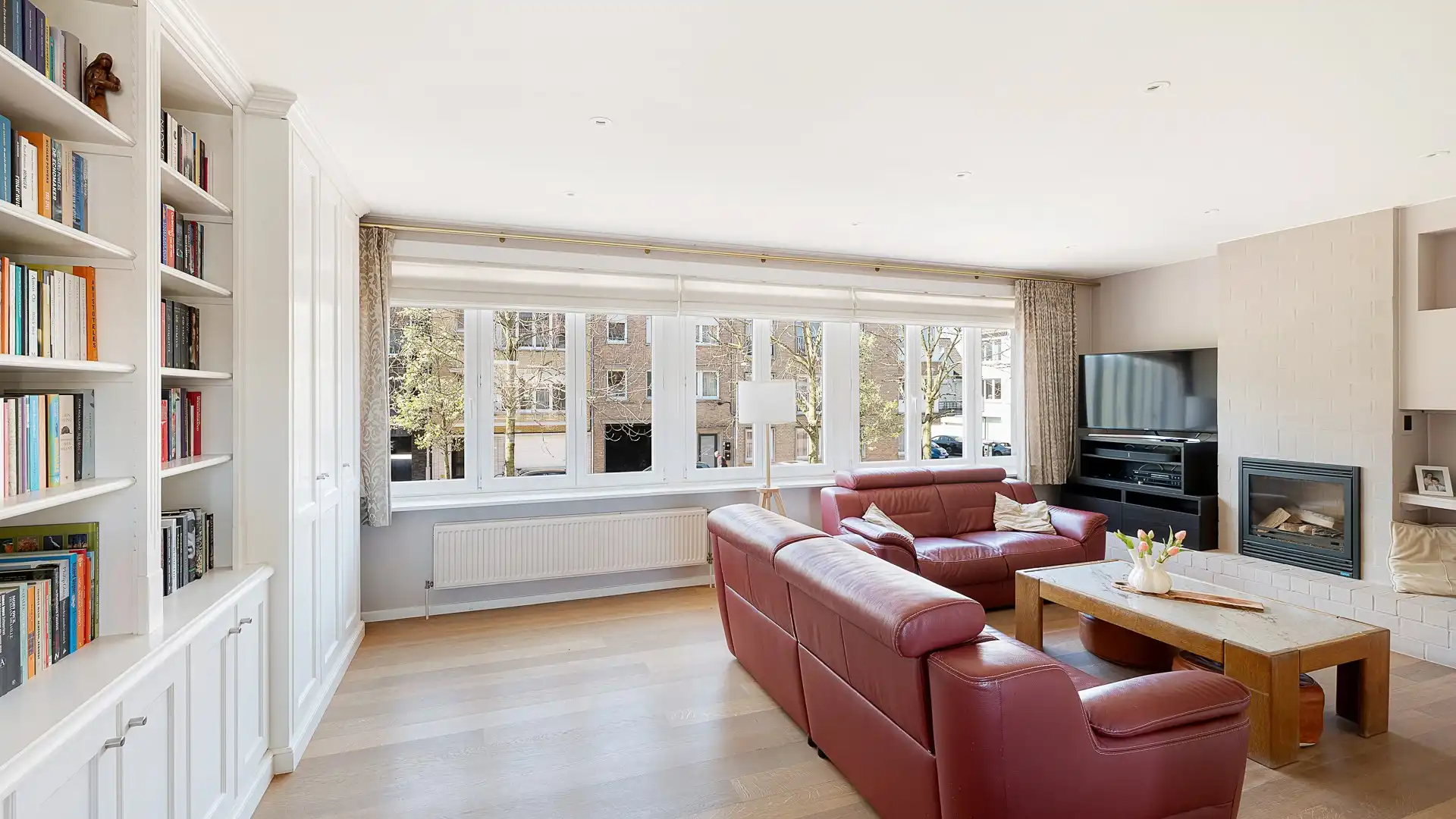 Ruime, stevige gezinswoning met 5 kamers en garage foto 2