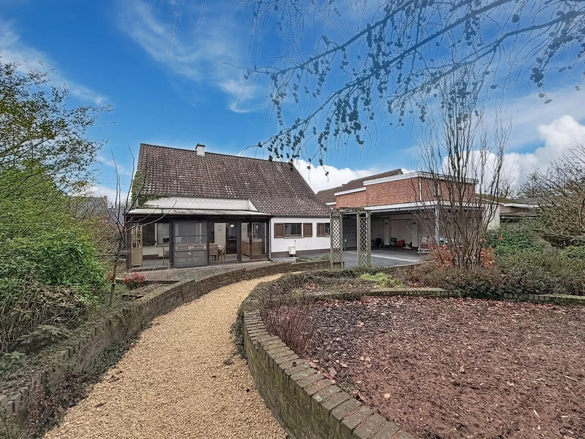 Op te frissen woning met 4 slaapkamers op een groot perceel. foto 52