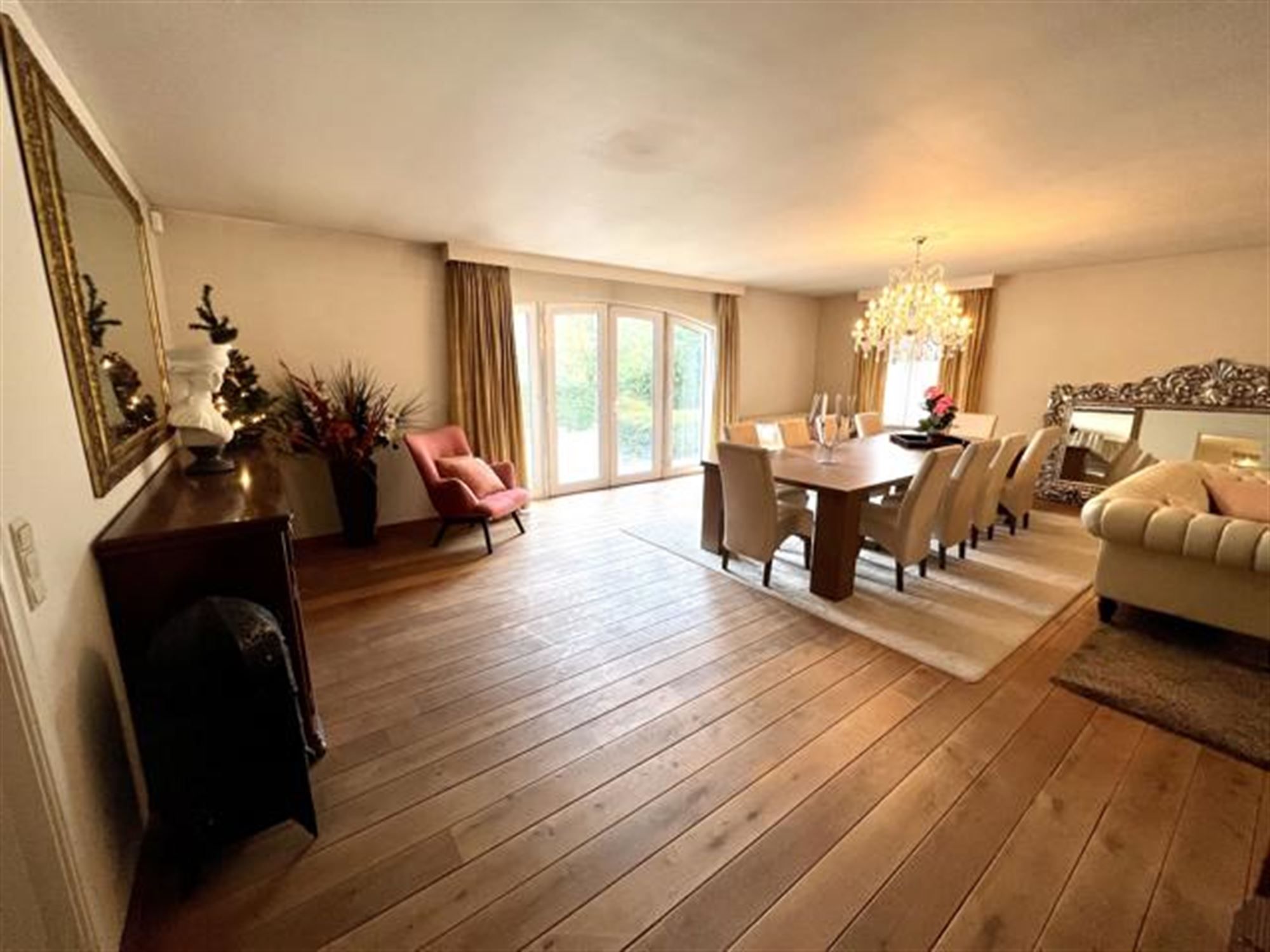 Prachtige villa met 9 slaapkamers en buitenzwembad foto 12