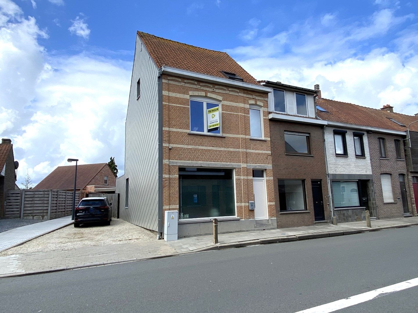 RUIME GEZINSWONING MET 3 SLPKS | TUIN EN STAANPLAATS foto {{pictureIndex}}
