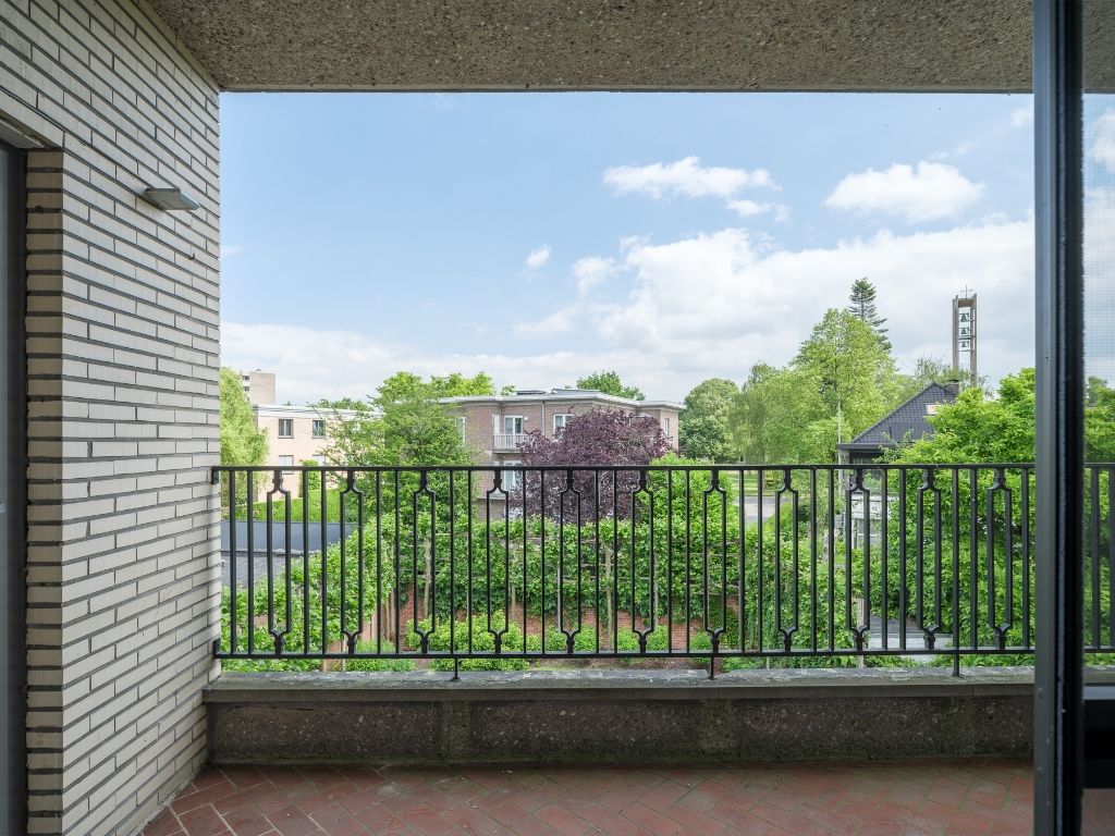 Kwalitatieve design bel-étage met 3 slaapkamers (mogelijkheid tot 5), bureauruimte en goed georiënteerde tuin te Sint-Amandsberg. foto 22
