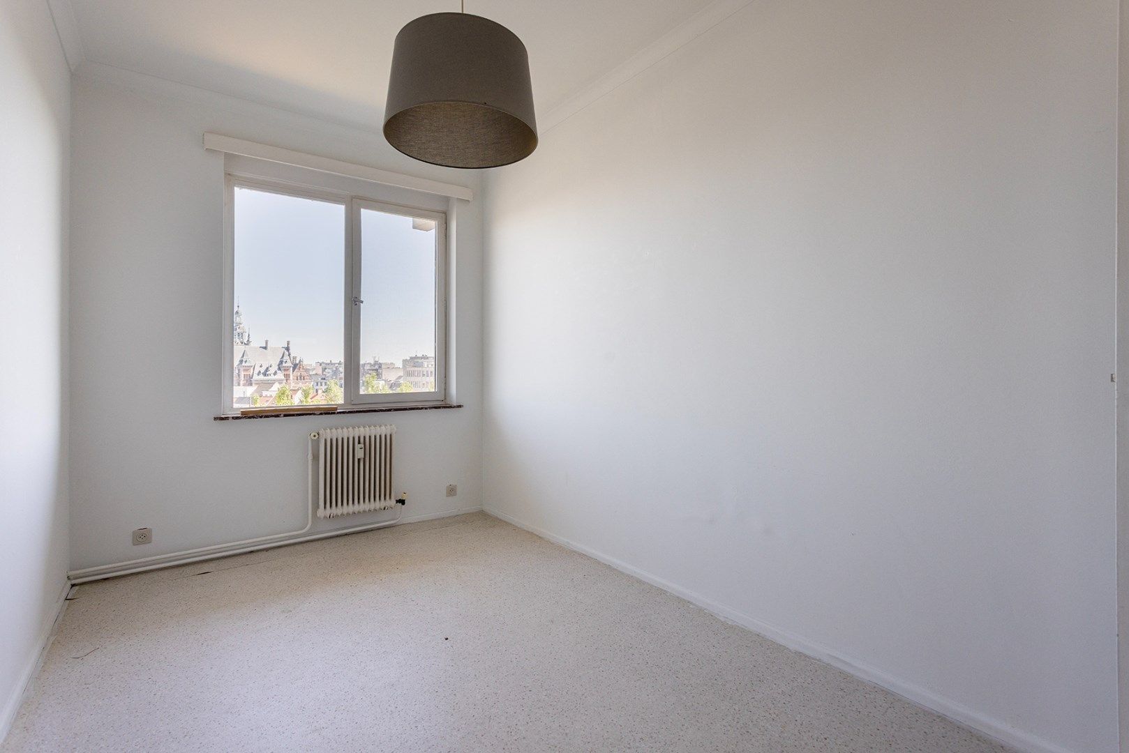Te renoveren appartement met 2 slpk en terras! foto 12