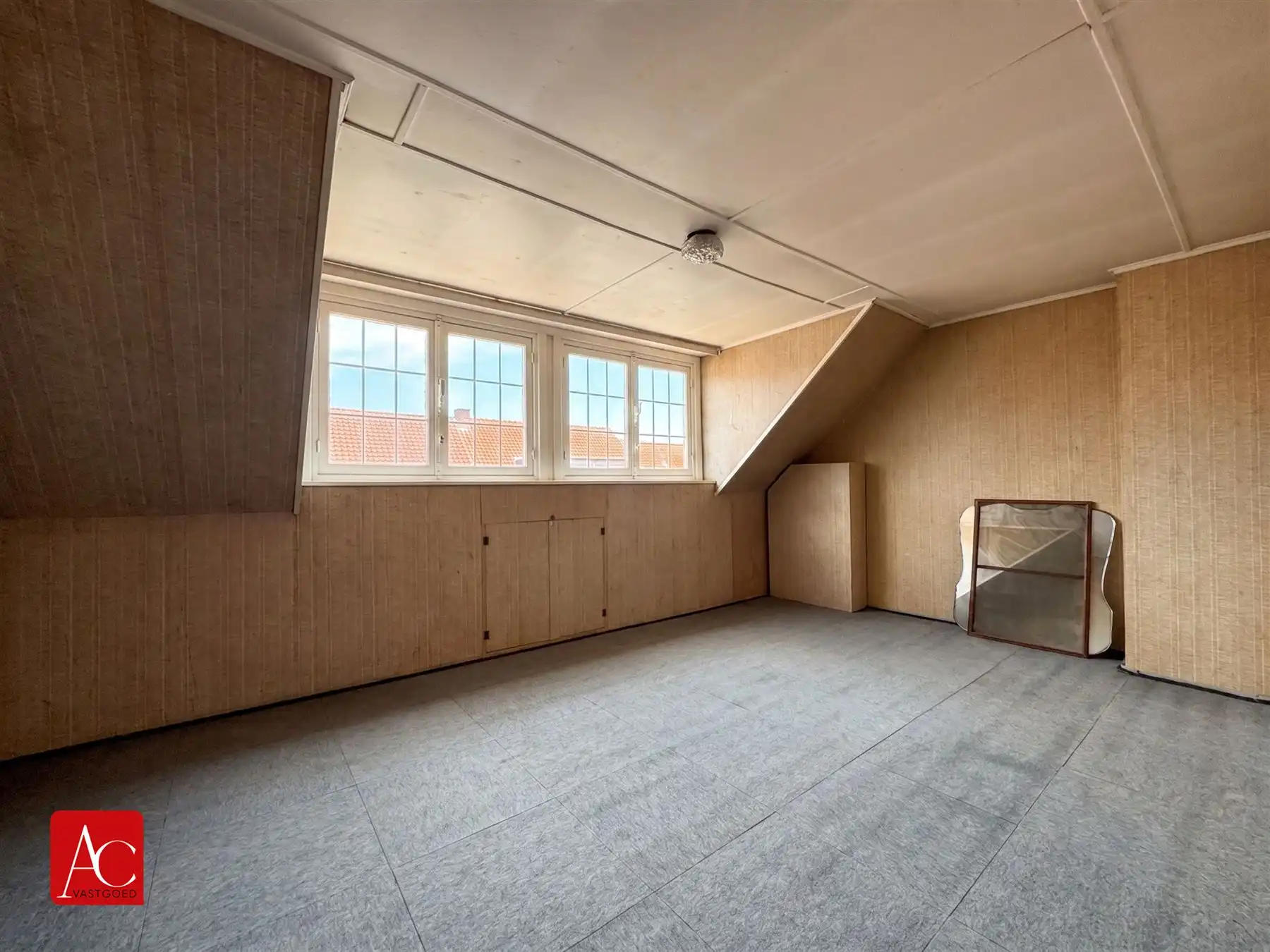 Goed gelegen woning met tuin ter renovatie foto 16