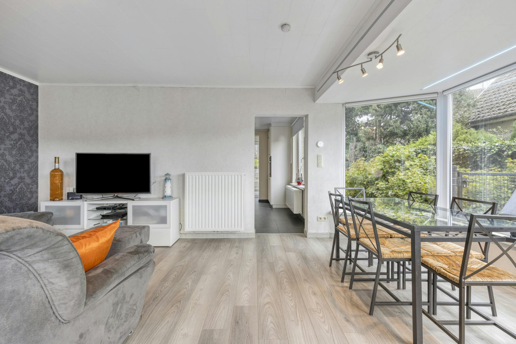 Gerenoveerd appartement (93m²) met zeer ruime tuin te De Panne foto 12