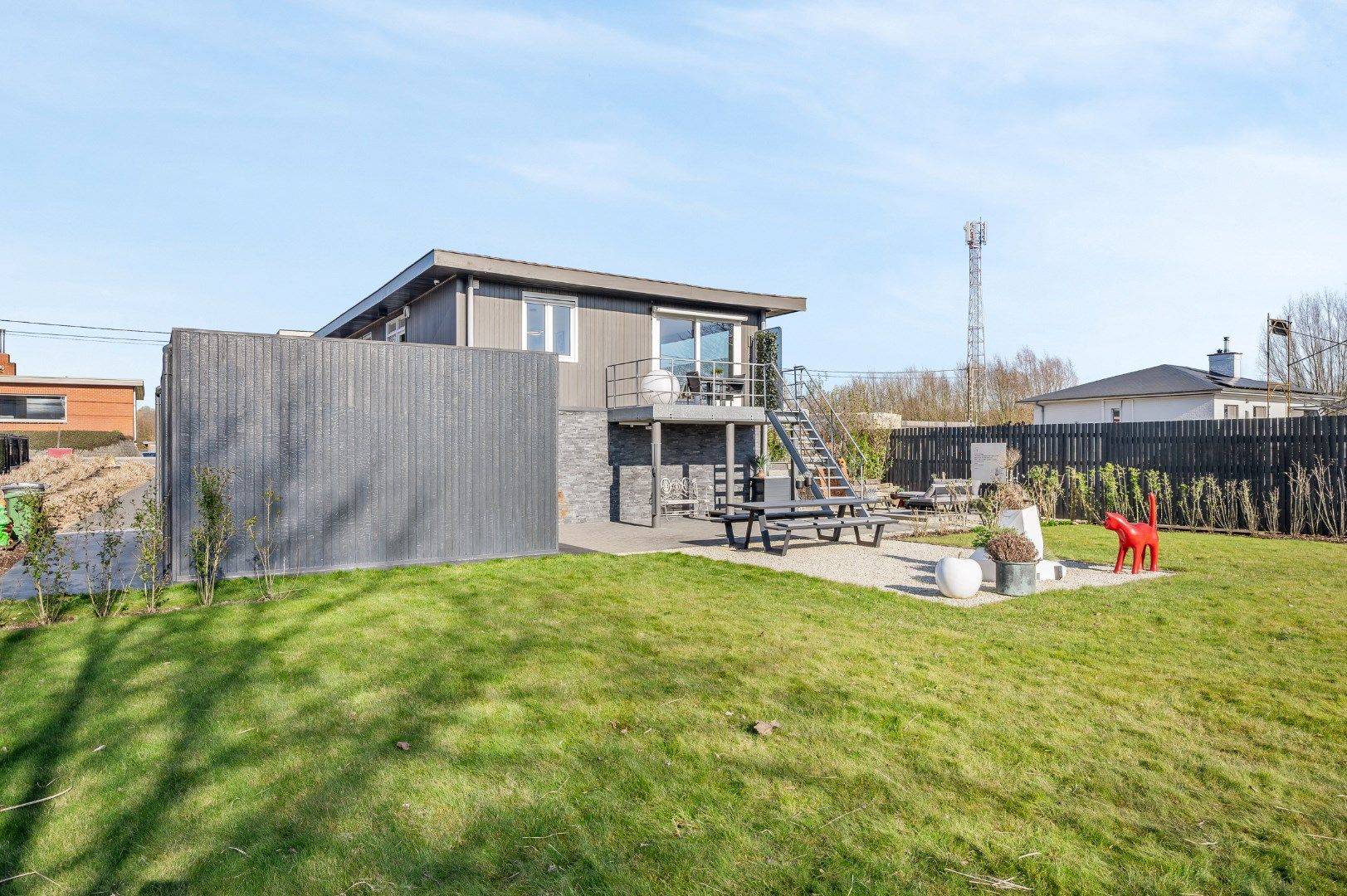 GERENOVEERDE WONING MET 3 SLPKS, TUIN EN RUIME GARAGE (973m²) foto 2