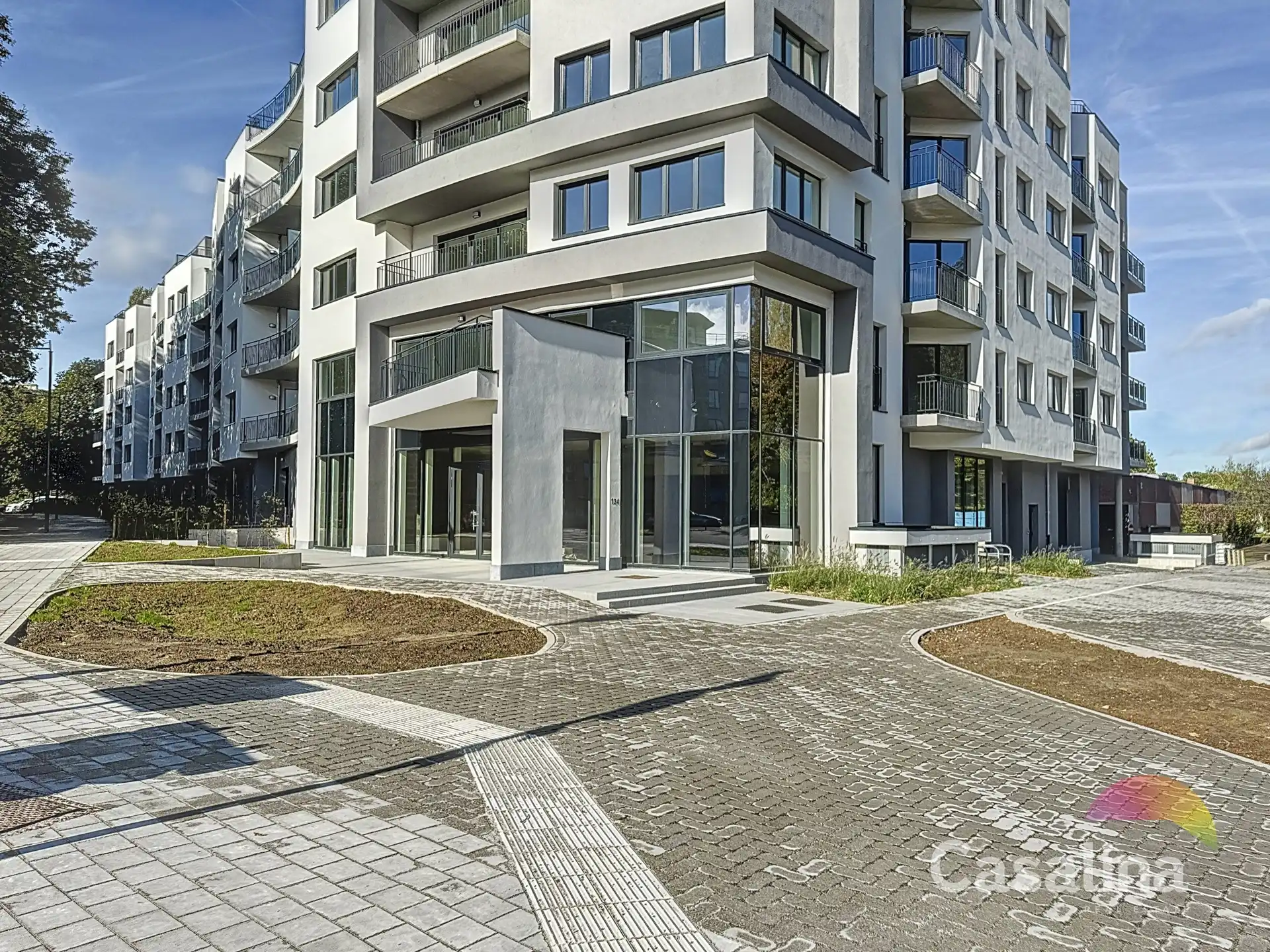 Handelsgelijkvloers te huur in een nieuwbouwproject foto 20