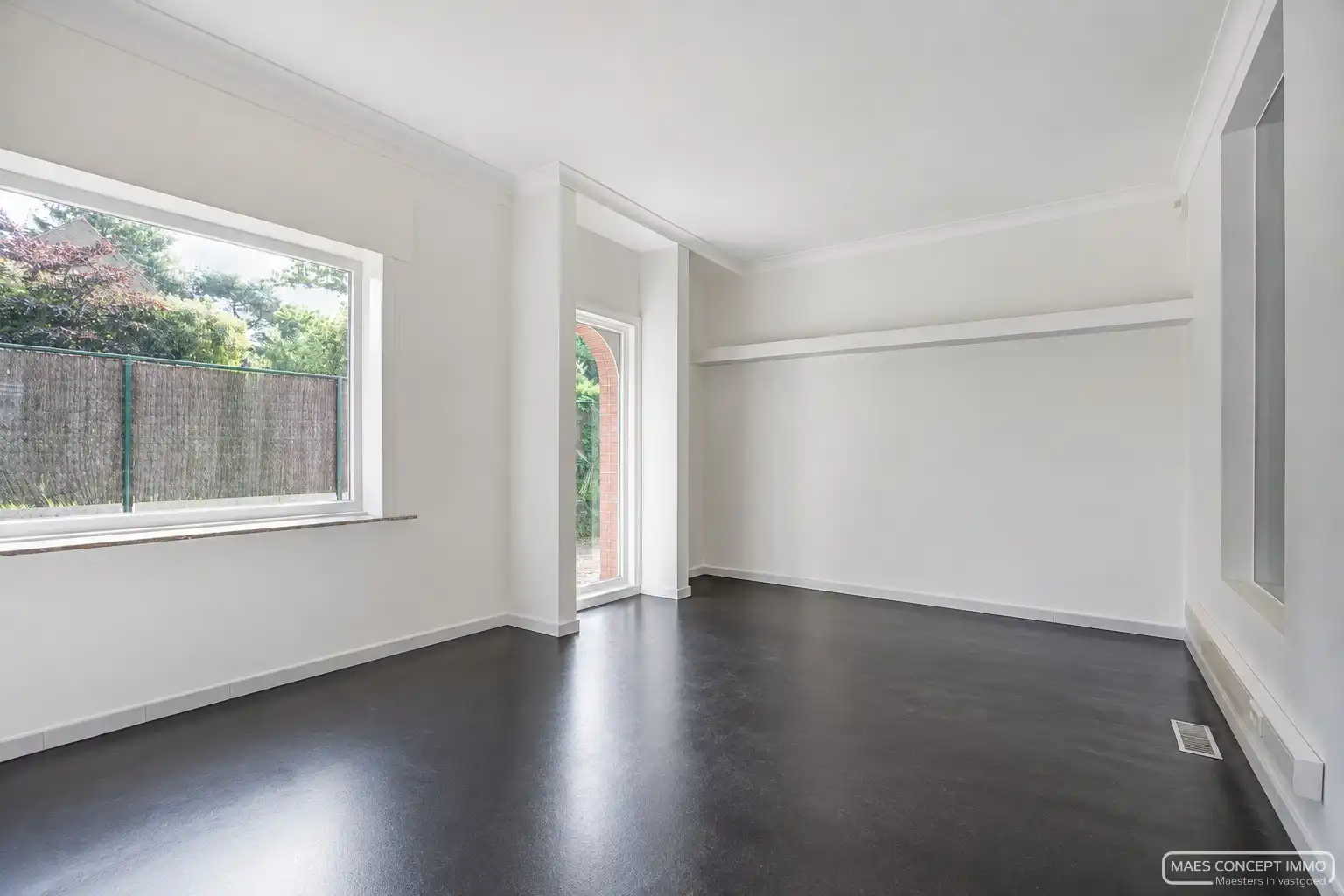 Unieke woning met atelier/ruime garage te koop in Waregem foto 3
