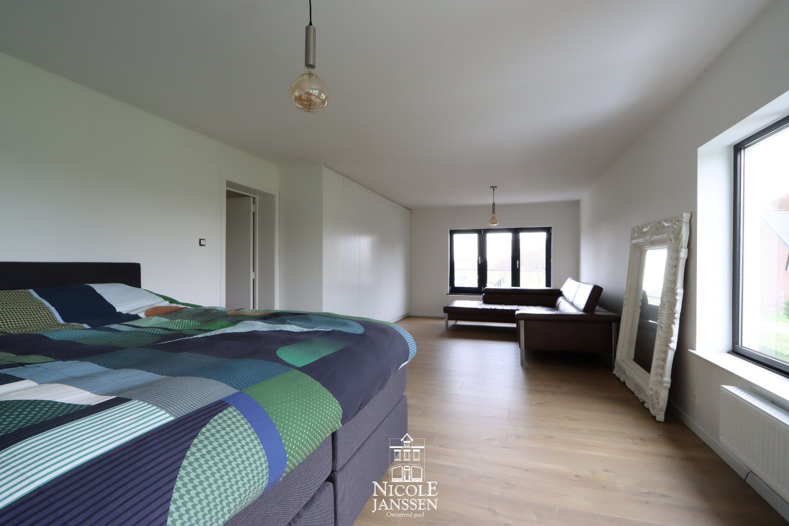 Ruime gezinswoning met loods  foto 15